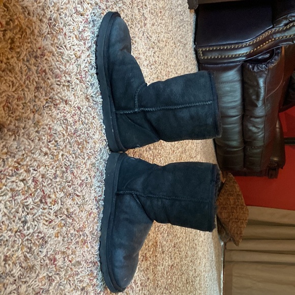 Ugg classic boots size 6 in black. - Picture 3 of 6